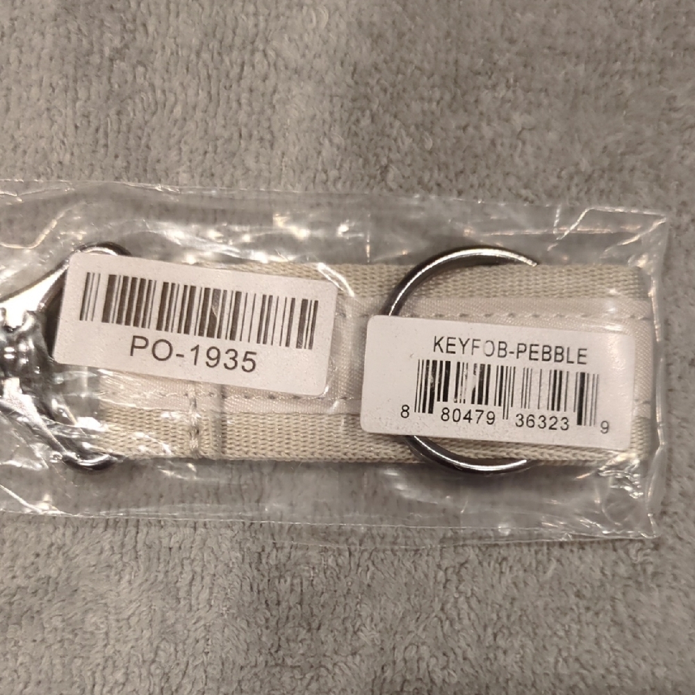Lug Link Keyfob Key Chain - Pebble - NWT - Picture 4 of 4